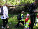 Kindergartenkinder am Labyrinth