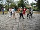 Gruppe 5 im Chartres Labyrinth
